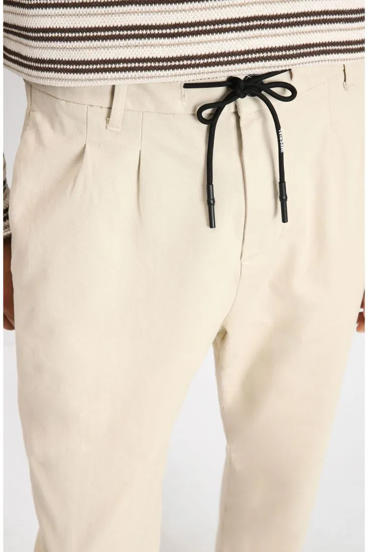 Pantaloni chino con coulisse logata